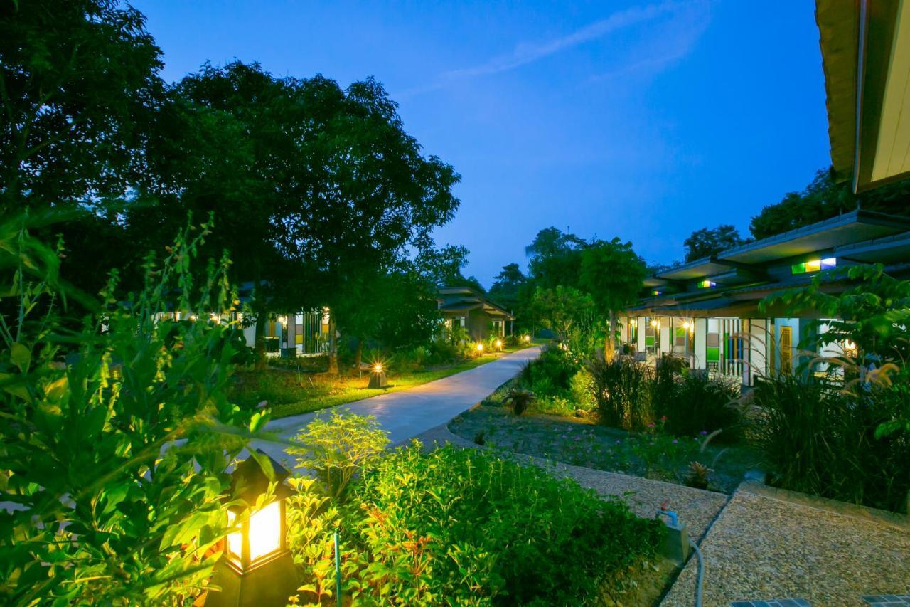 Loft Vintage Chalet Resort Koh Lanta Exterior photo