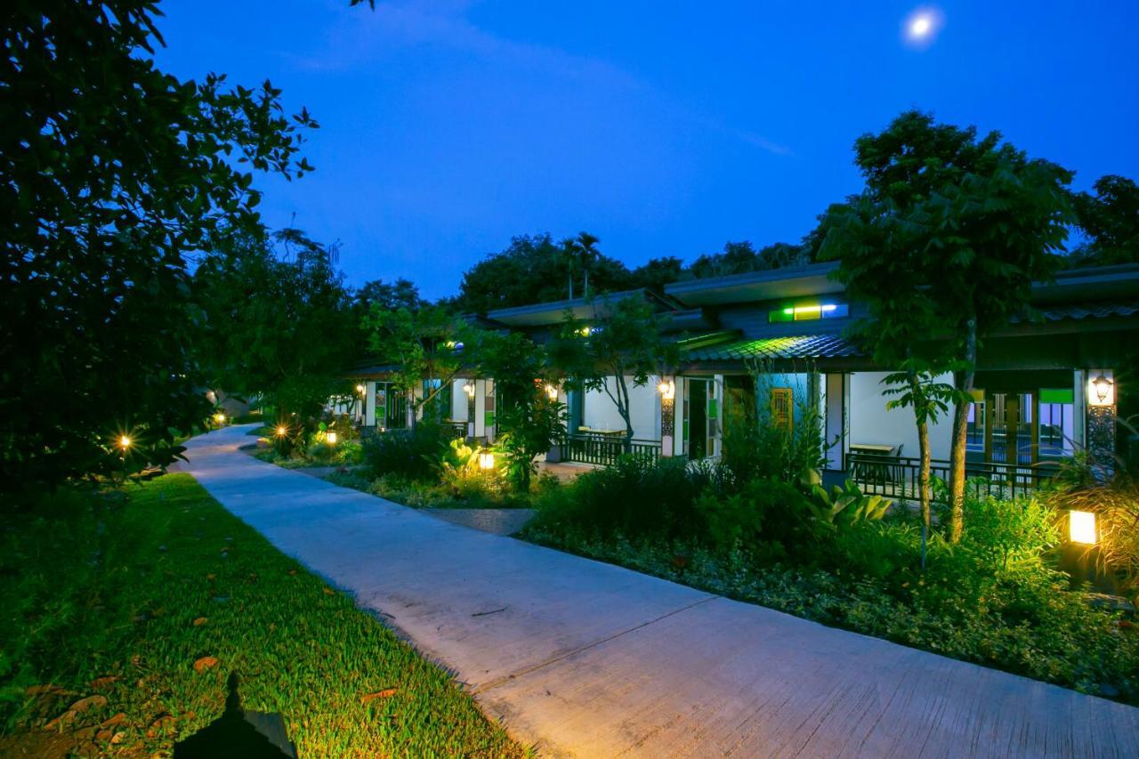Loft Vintage Chalet Resort Koh Lanta Exterior photo